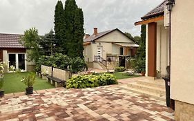 Adam Apartman